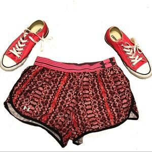 Under Armour  Athletic Leisure Snakeskin Running Biker Shorts Size 12 Hot Pink